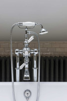 Termostatická vanová páková baterie se sprchovou hlavicí (montáž na zem)