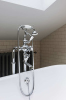 Termostatická vanová páková baterie se sprchovou hlavicí (montáž na zem)