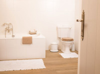 Tradiční vanová/sprchová baterie (montáž na zem)