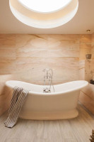 Tradiční vanová/sprchová baterie (montáž na zeď)